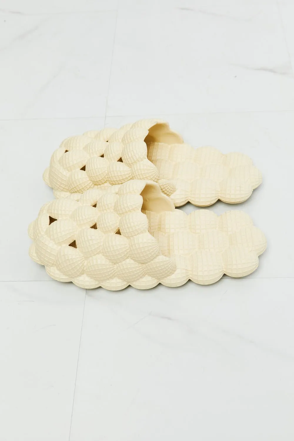 Bubble Slipper Slides in Cream