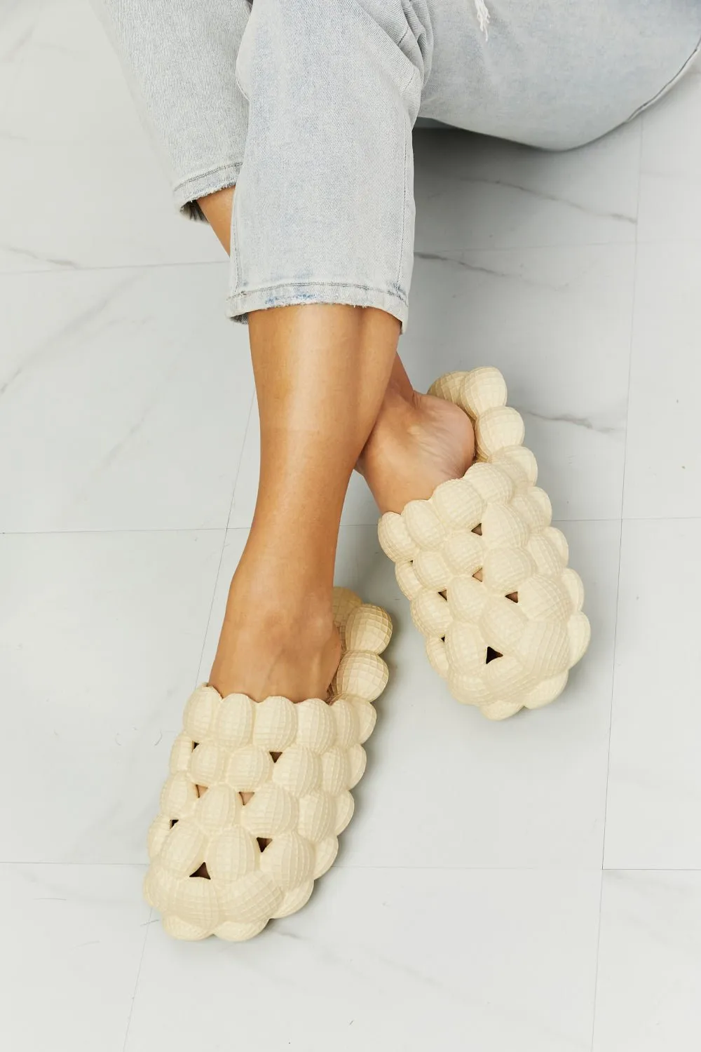 Bubble Slipper Slides in Cream