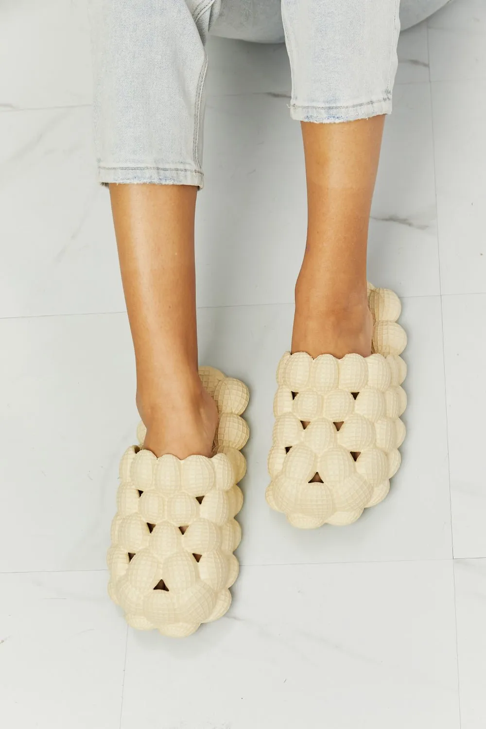 Bubble Slipper Slides in Cream