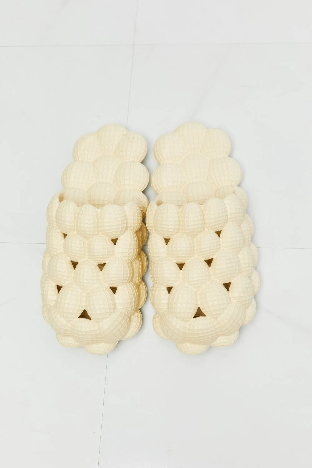 Bubble Slipper Slides in Cream