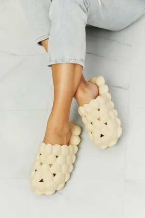 Bubble Slipper Slides in Cream