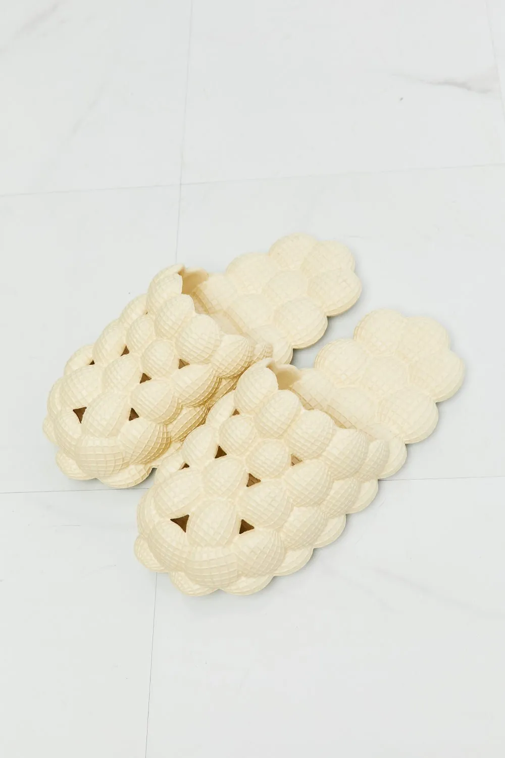 Bubble Slipper Slides in Cream