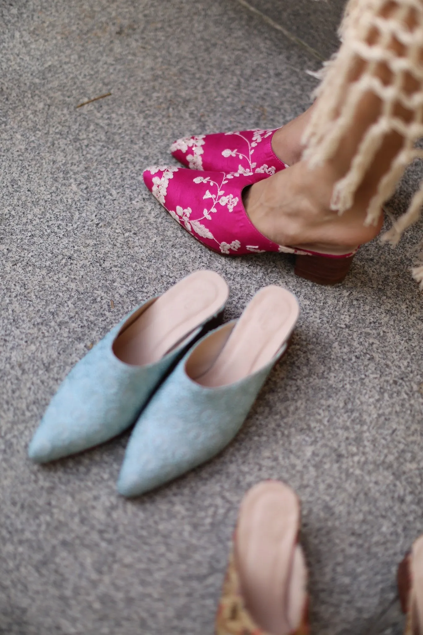 PINK EMBROIDERED HEELED MULES